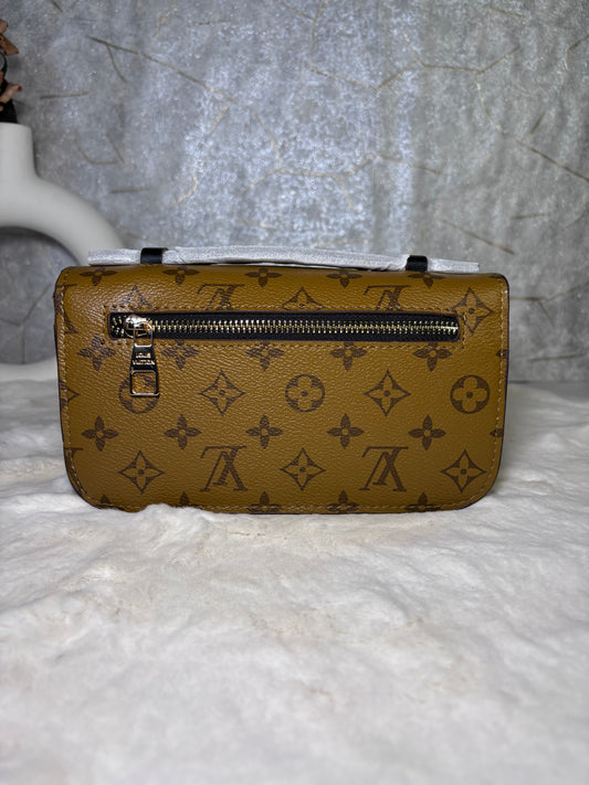 Louis Vuitton Pochette Métis East West
